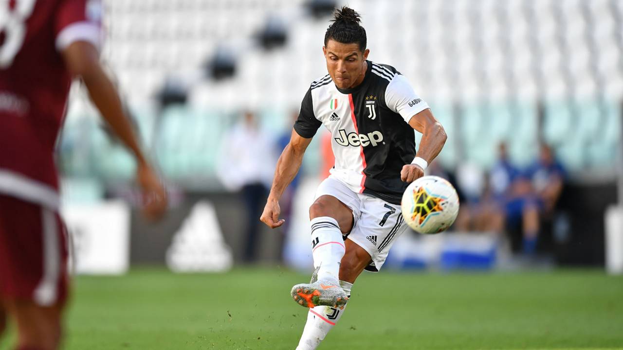 Cristiano Ronaldo Şut Çekerken